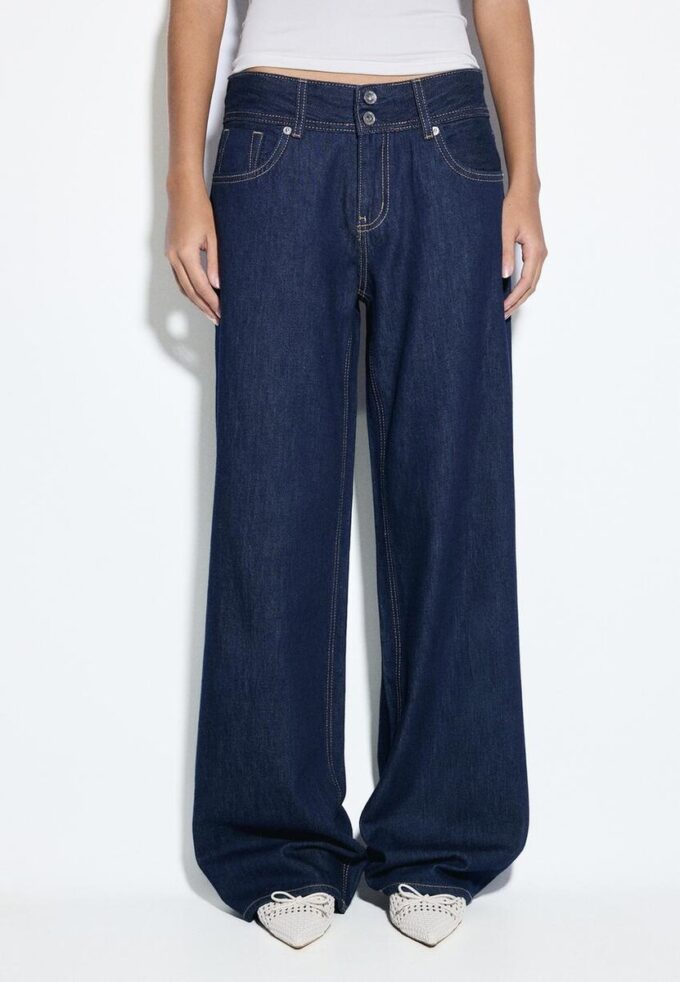 Jeans met lage taille en dubbele knoopsluiting Jeans met lage taille en dubbele knoopsluiting
