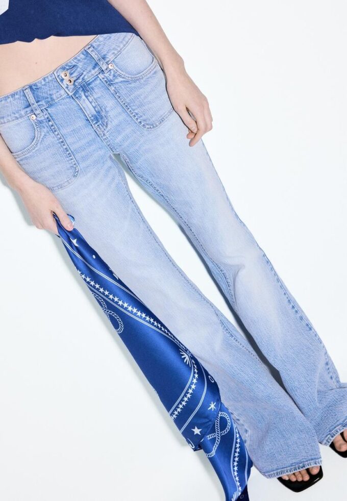 Jeans met lage taille en naadzakken Jeans met lage taille en naadzakken