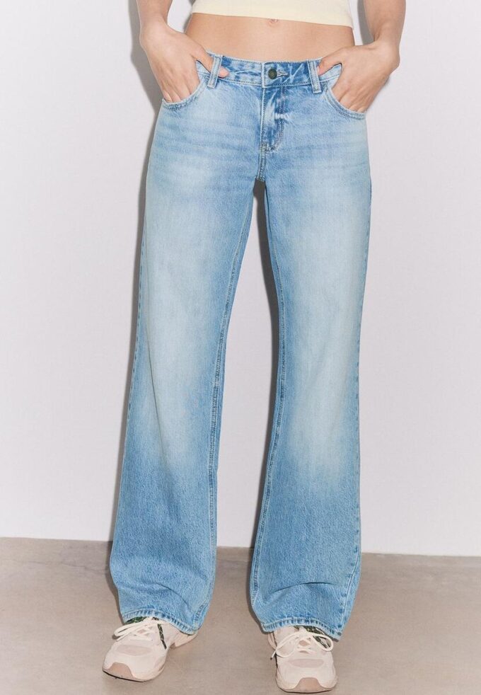 Jeans met lage taille en rechte pijpen Jeans met lage taille en rechte pijpen