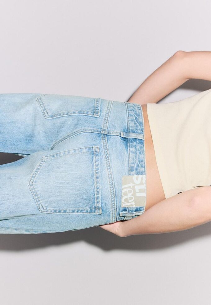 Jeans met lage taille en rechte pijpen Jeans met lage taille en rechte pijpen