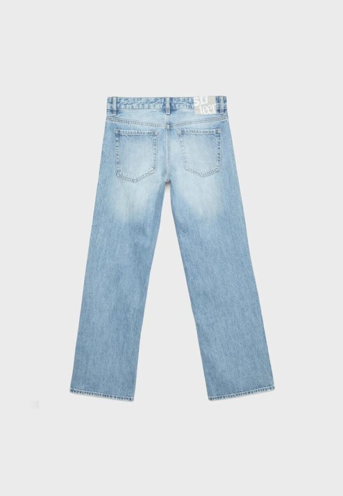 Jeans met lage taille en rechte pijpen Jeans met lage taille en rechte pijpen