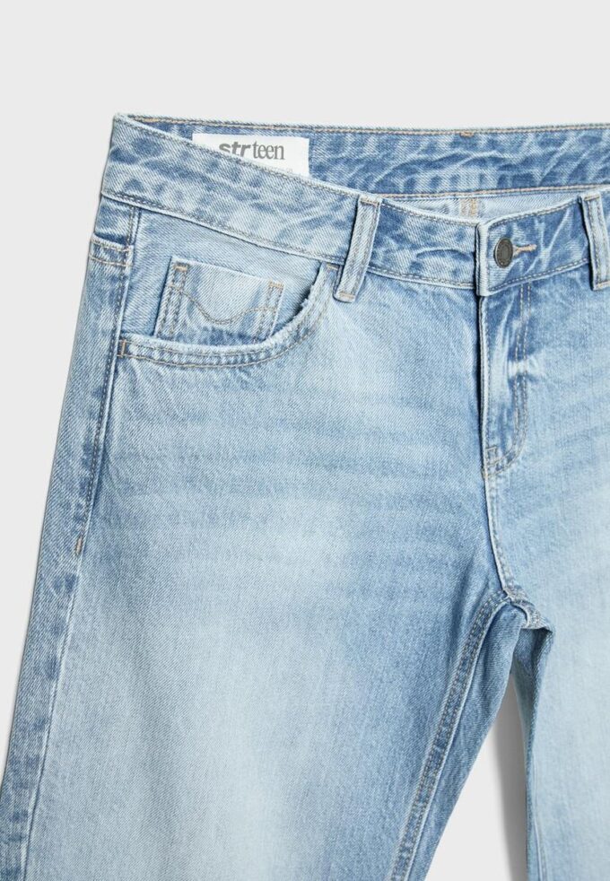 Jeans met lage taille en rechte pijpen Jeans met lage taille en rechte pijpen