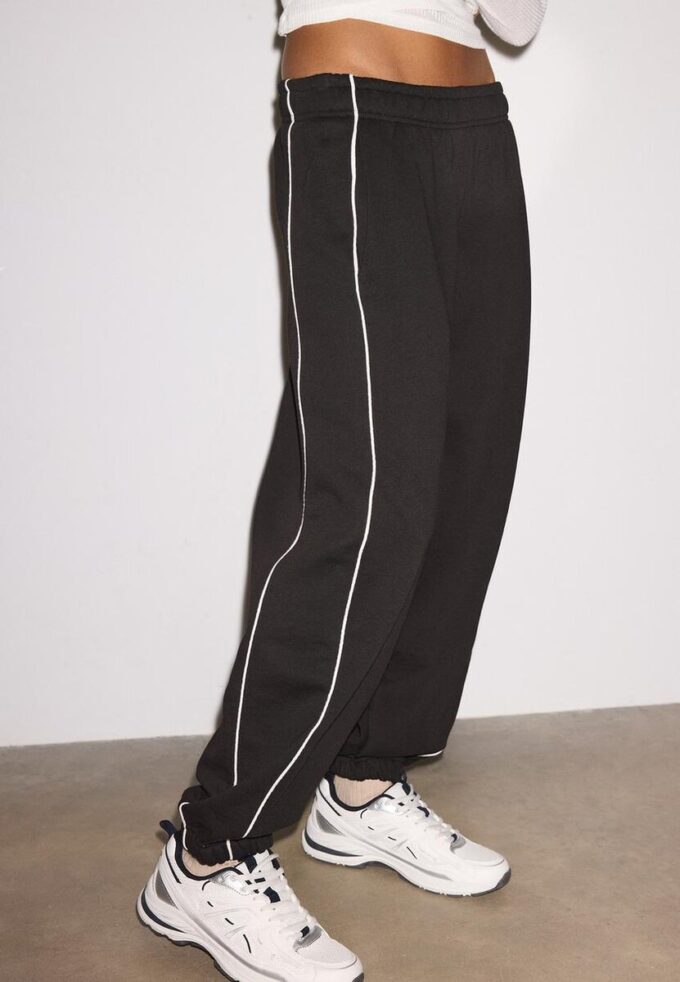 Joggingbroek met biezen Joggingbroek met biezen