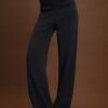 Joggingbroek met rechte pijpen en Soft-Touch-gevoel met plooidetails Joggingbroek met rechte pijpen en Soft-Touch-gevoel met plooidetails