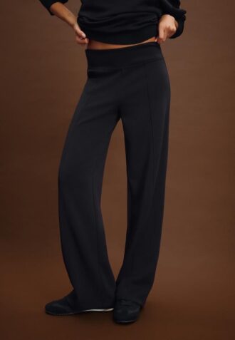 Joggingbroek met rechte pijpen en Soft-Touch-gevoel met plooidetails