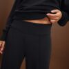 Joggingbroek met rechte pijpen en Soft-Touch-gevoel met plooidetails Joggingbroek met rechte pijpen en Soft-Touch-gevoel met plooidetails