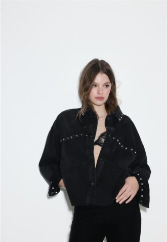 Kort denim overshirt met studs