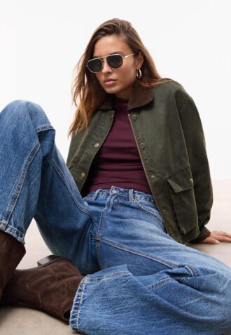 Korte gewaxte parka met contrast