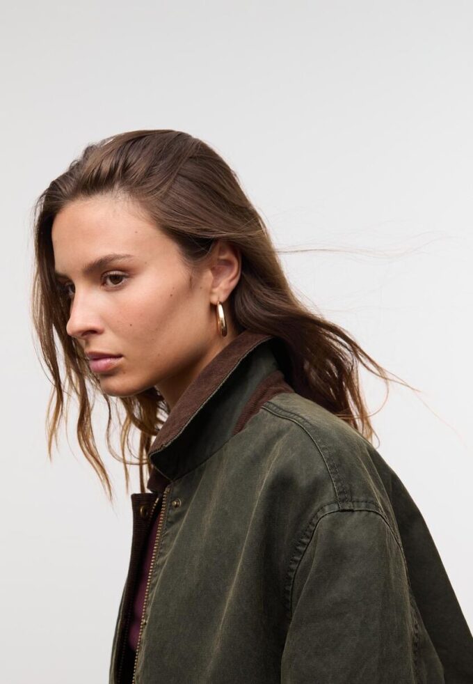 Korte gewaxte parka met contrast