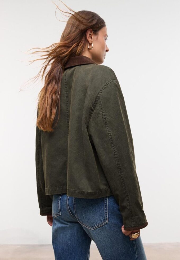Korte gewaxte parka met contrast