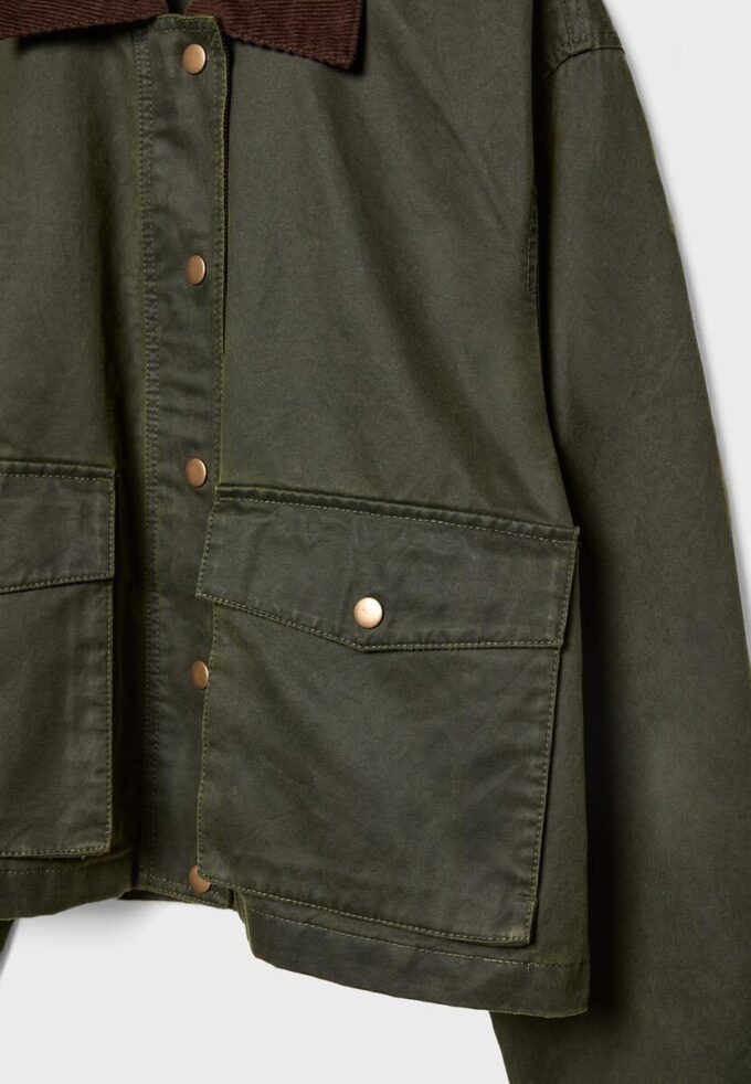 Korte gewaxte parka met contrast