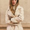 Korte, soepel vallende trenchcoat met riem