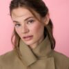 Korte, soepel vallende trenchcoat met riem