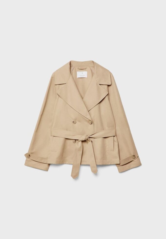 Korte, soepel vallende trenchcoat met riem