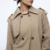 Korte, soepelvallende trenchcoat Korte, soepelvallende trenchcoat