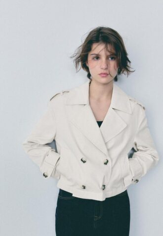 Korte trenchcoat met dubbele knoopsluiting