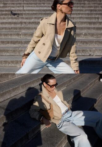 Korte trenchcoat met dubbele knoopsluiting