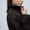 Korte trenchcoat met dubbele knoopsluiting Korte trenchcoat met dubbele knoopsluiting