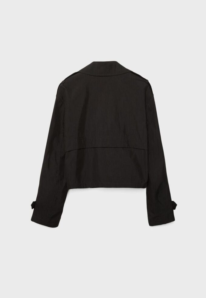 Korte trenchcoat met dubbele knoopsluiting Korte trenchcoat met dubbele knoopsluiting