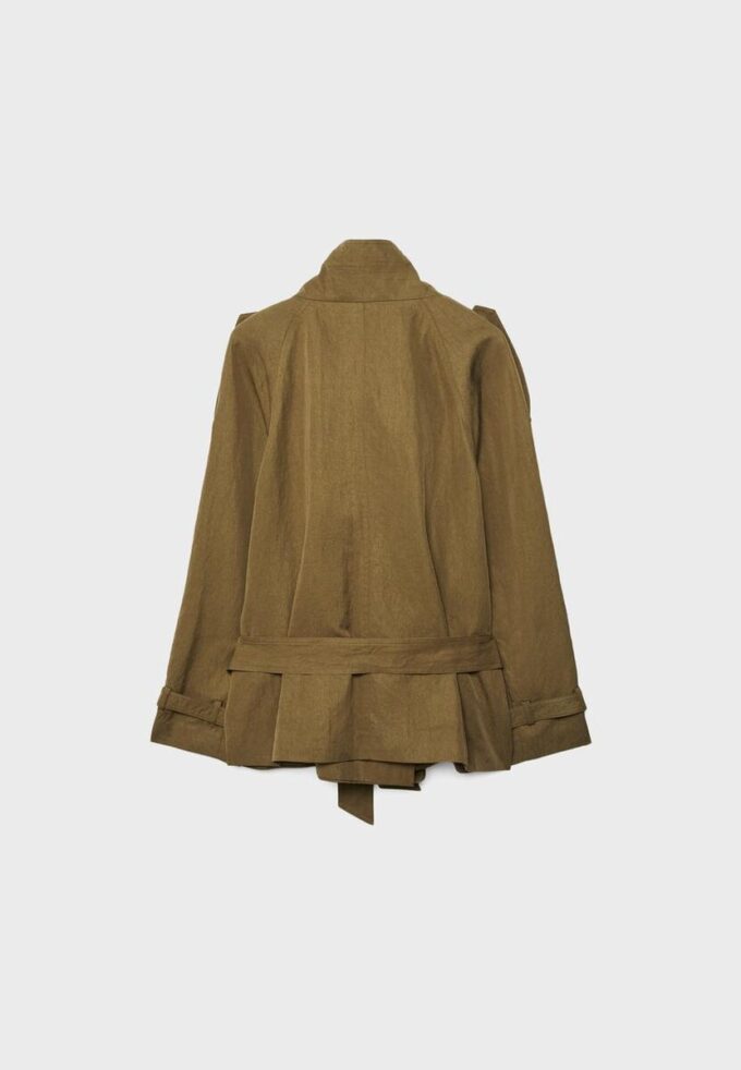 Korte trenchcoat met hoge kraag Korte trenchcoat met hoge kraag