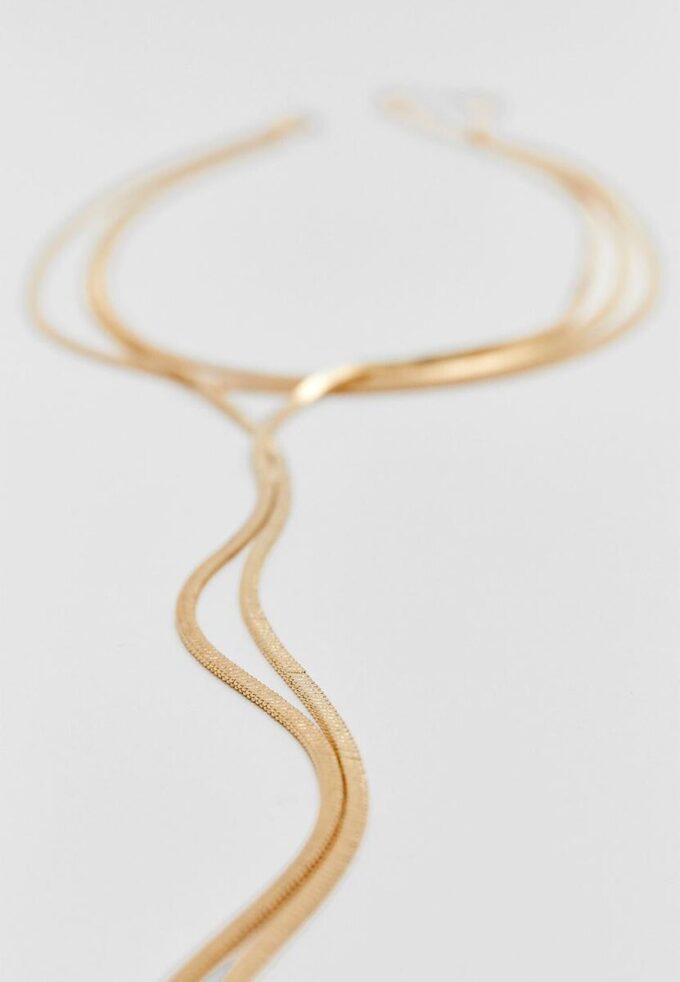 Lange ketting met meerdere kettingen