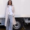Lange trenchcoat met enkele rij knopen