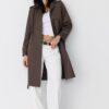 Lange trenchcoat met enkele rij knopen