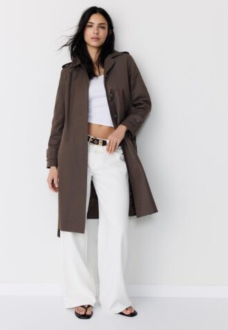 Lange trenchcoat met enkele rij knopen