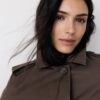 Lange trenchcoat met enkele rij knopen