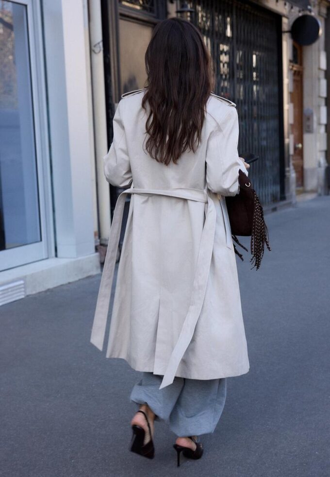 Lange trenchcoat met enkele rij knopen