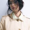 Lange trenchcoat met enkele rij knopen