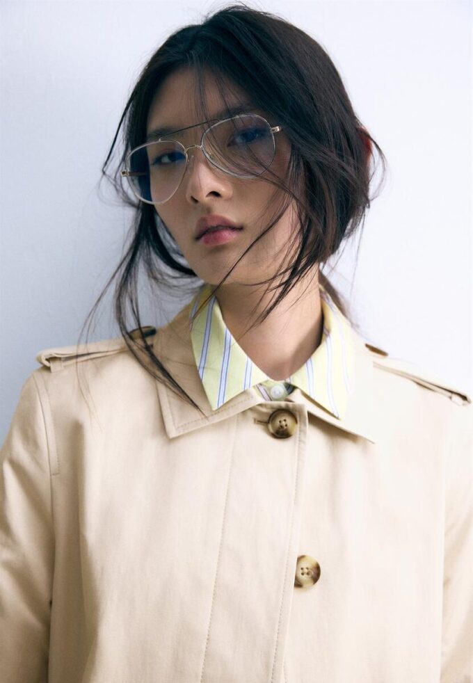 Lange trenchcoat met enkele rij knopen