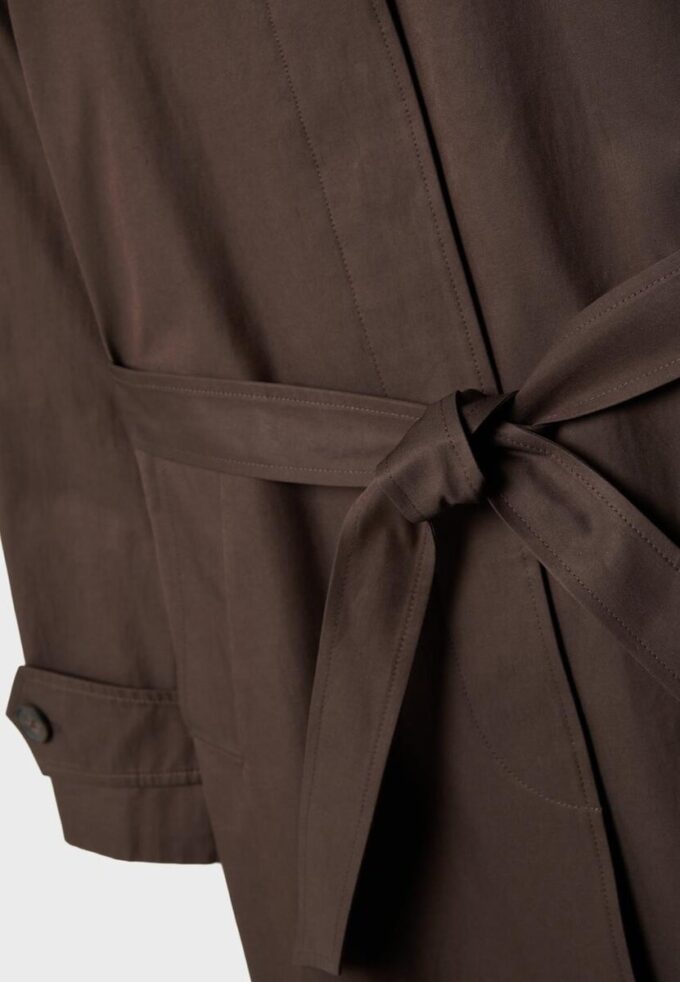Lange trenchcoat met enkele rij knopen