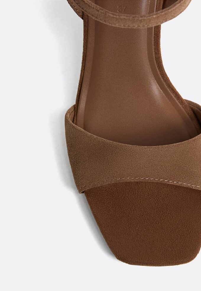 Leren sandalen met hoge hak
