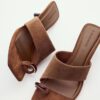 Leren sandalen met kittenhak