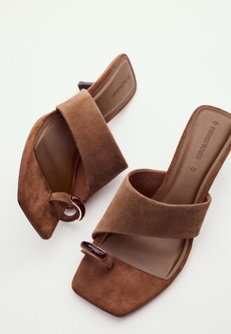 Leren sandalen met kittenhak