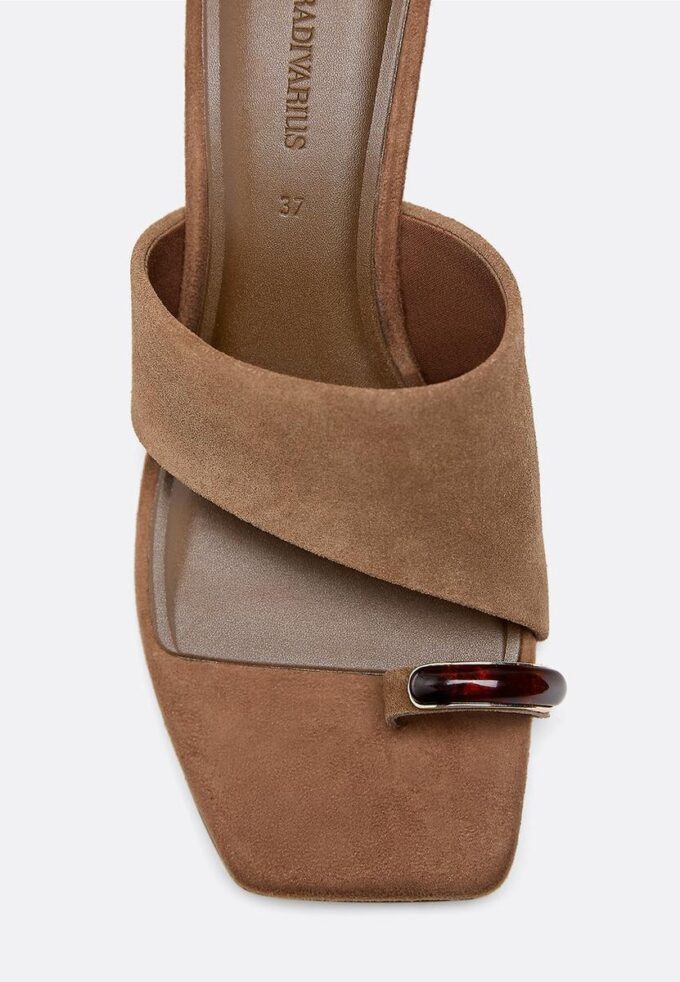 Leren sandalen met kittenhak