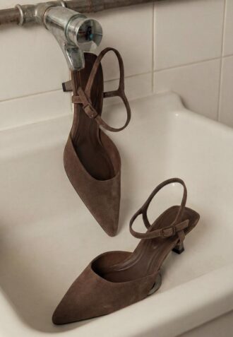 Leren schoenen met kittenhakken