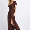 Losvallende maxi-jurk met gekruiste rug Losvallende maxi-jurk met gekruiste rug