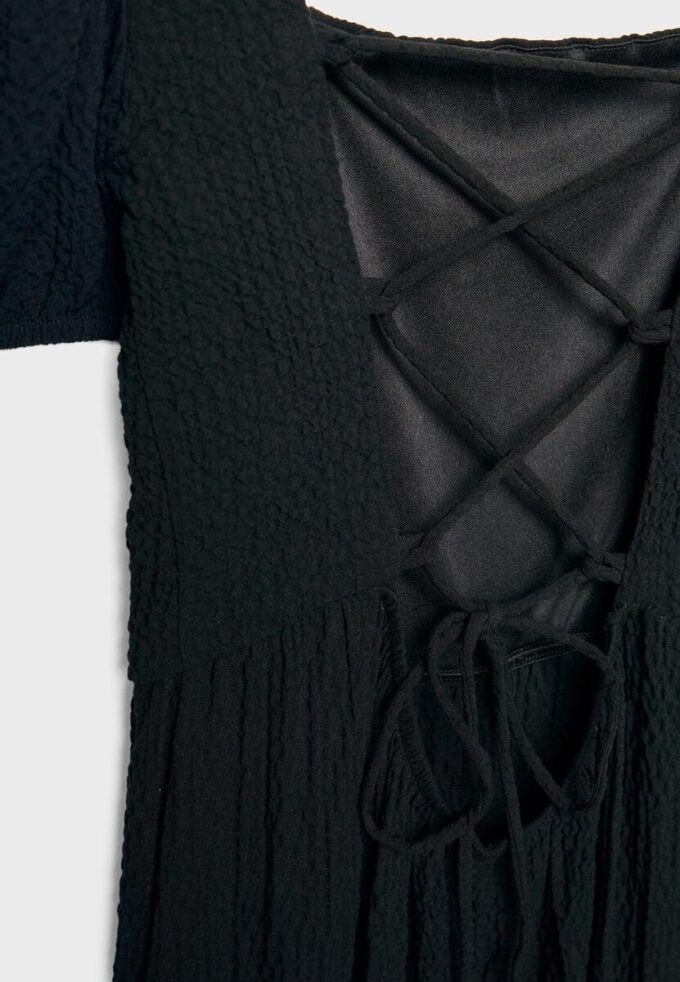 Losvallende maxi-jurk met gekruiste rug