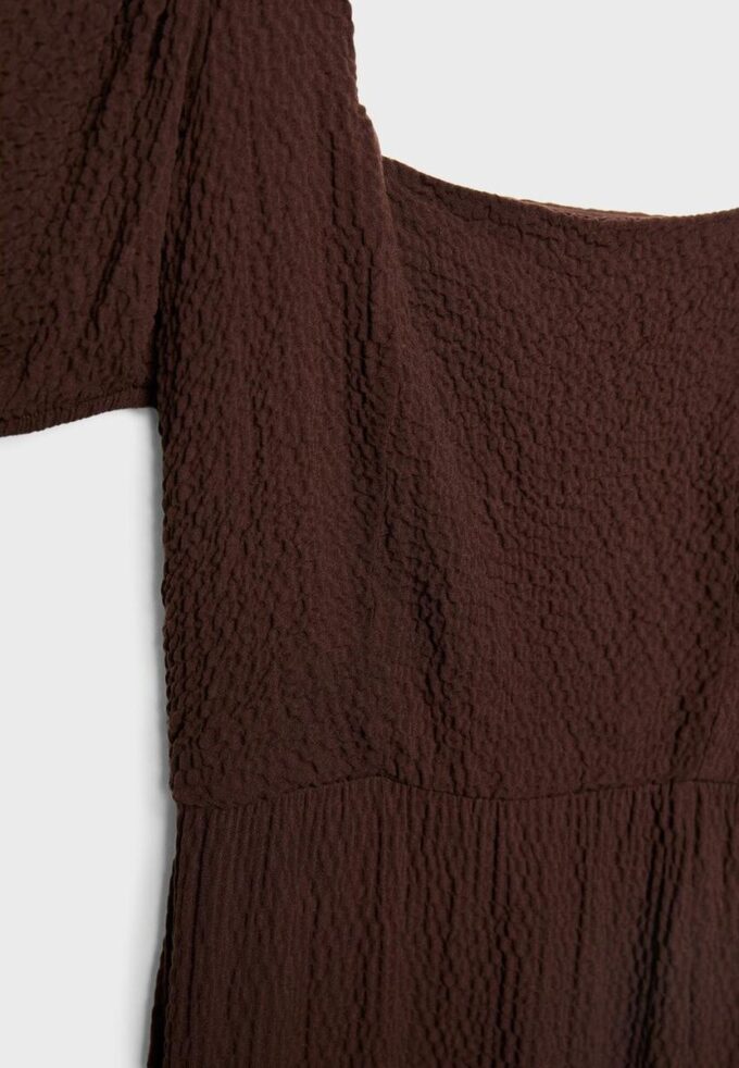 Losvallende maxi-jurk met gekruiste rug Losvallende maxi-jurk met gekruiste rug