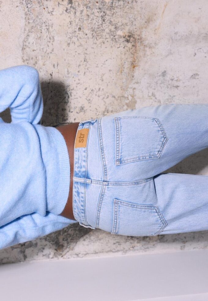 Low-rise jeans met rechte pijpen Low-rise jeans met rechte pijpen
