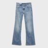 Low-rise jeans met uitlopende pijpen Low-rise jeans met uitlopende pijpen