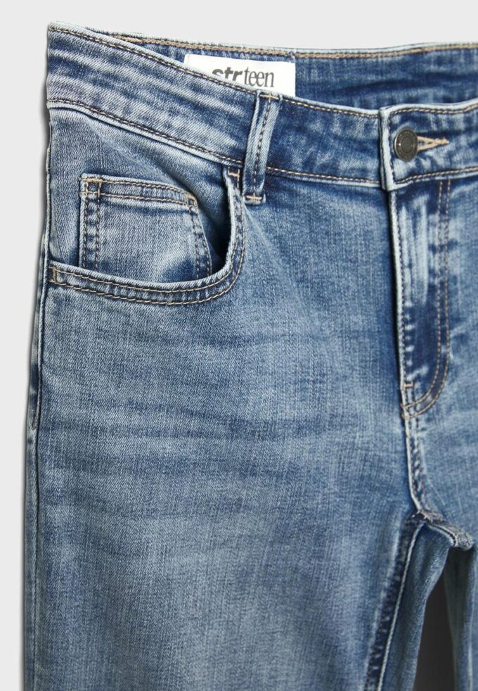 Low-rise jeans met uitlopende pijpen Low-rise jeans met uitlopende pijpen