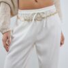 Metale riem met gekleurde steentjes en ketting