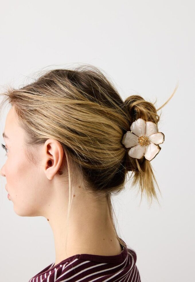 Metalen bloemhaarclip