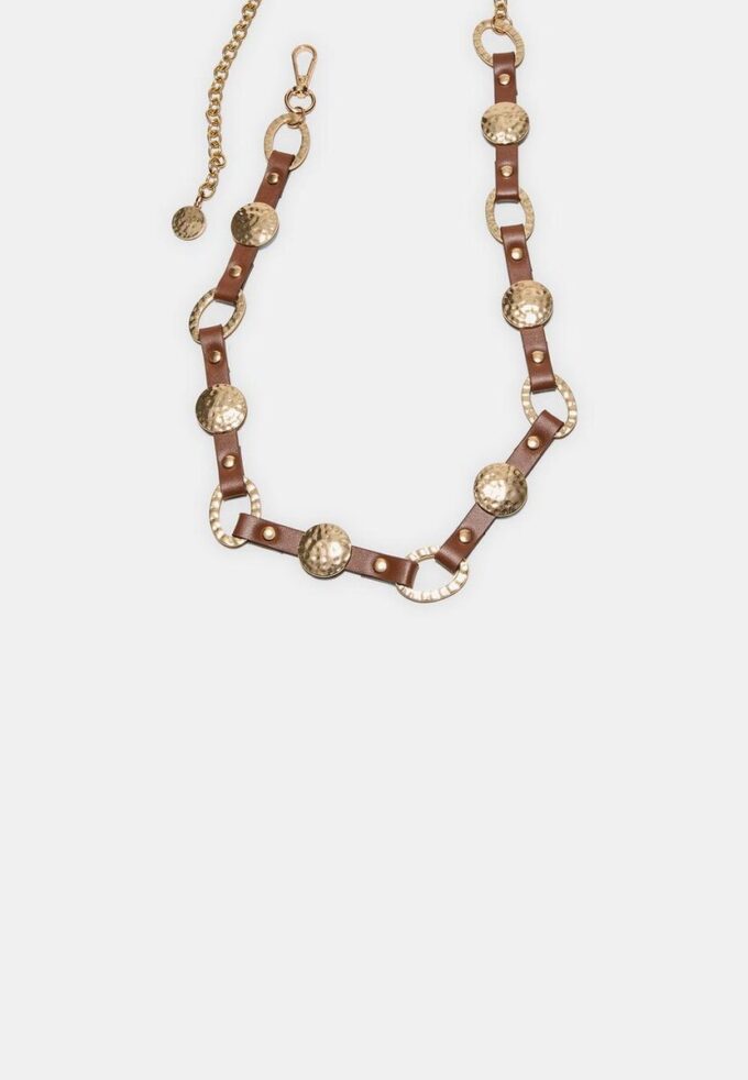 Metalen riem met leerlook