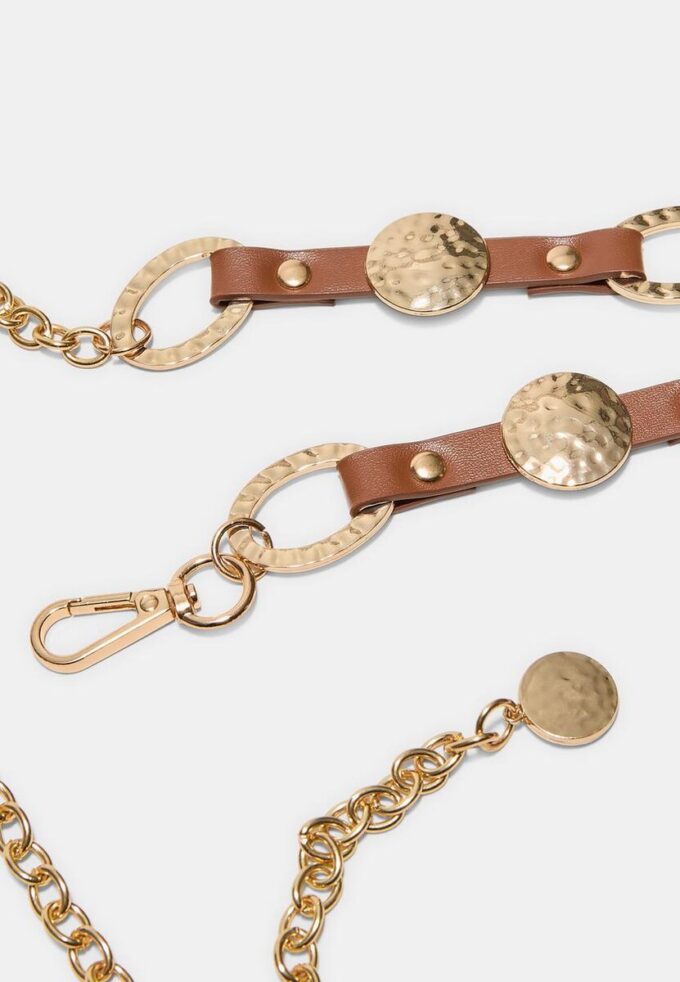 Metalen riem met leerlook