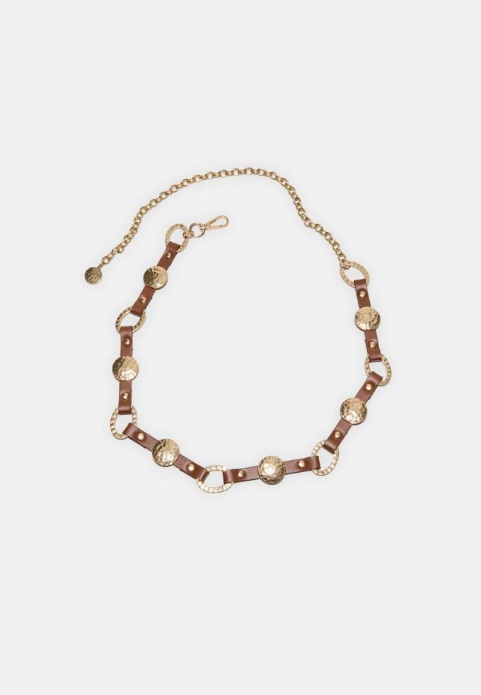 Metalen riem met leerlook