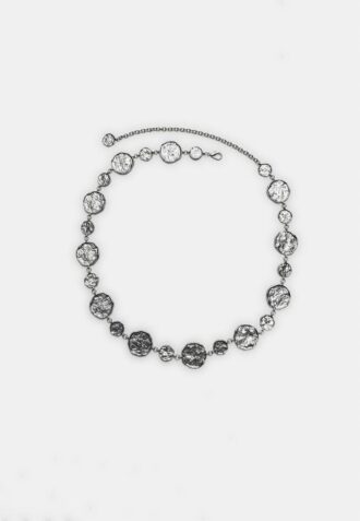 Metalen riem met ronde plaatjes